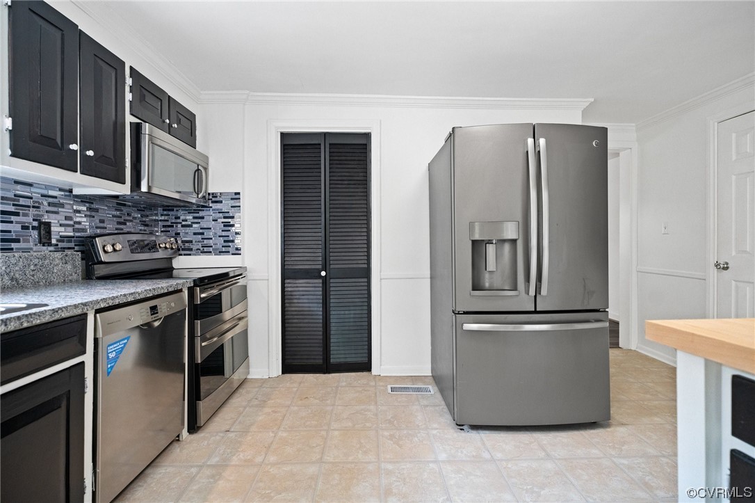 11252 Cauthorne Road Glen Allen, VA 23059 - Photo 12 of 45 a kitchen with stainless steel appliances granite countertop a refrigerator and a stove