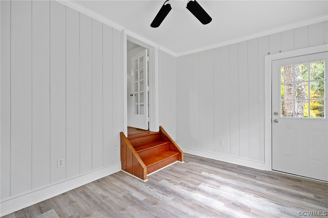 11252 Cauthorne Road Glen Allen, VA 23059 - Photo 17 of 45 an empty room with ceiling fan and window