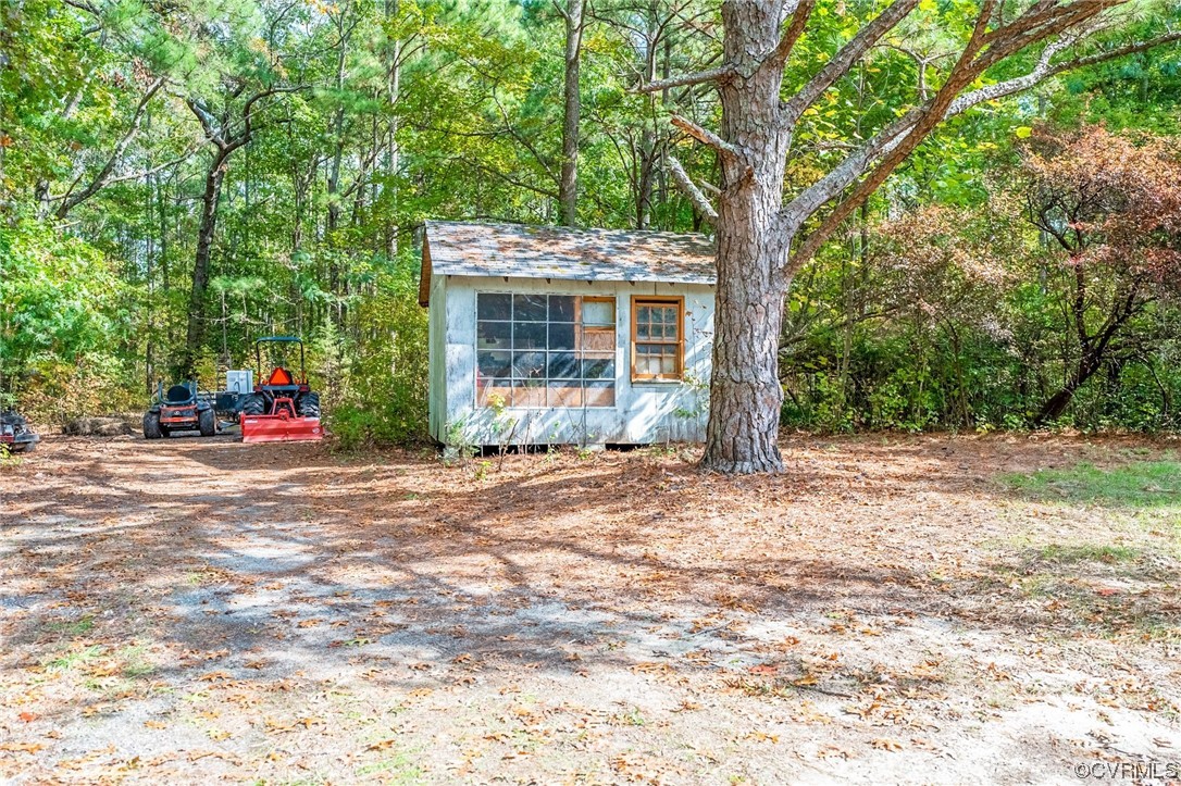11252 Cauthorne Road Glen Allen, VA 23059 - Photo 40 of 45 a front view of a house with a yard