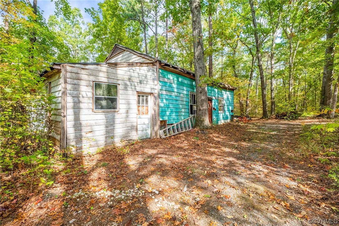 11252 Cauthorne Road Glen Allen, VA 23059 - Photo 41 of 45 a front view of a house with a yard and garage
