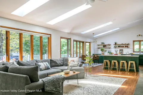 $799,000 | 2 Romney Way, Cottekill, NY 12419