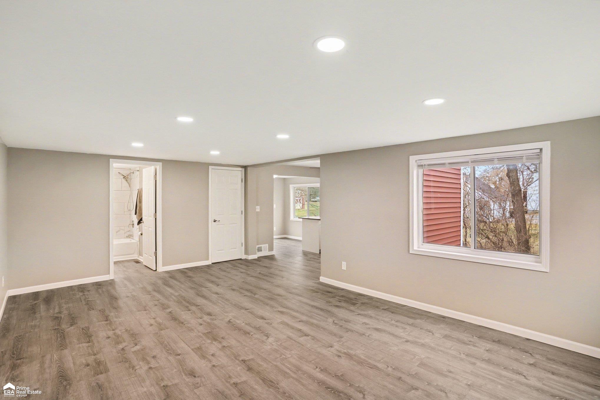 4072 Crosby Road Flint, MI 48506 - Photo 12 of 41 50202130-c7d9a973-561e-4d85-a491-b90598f05436.JPG