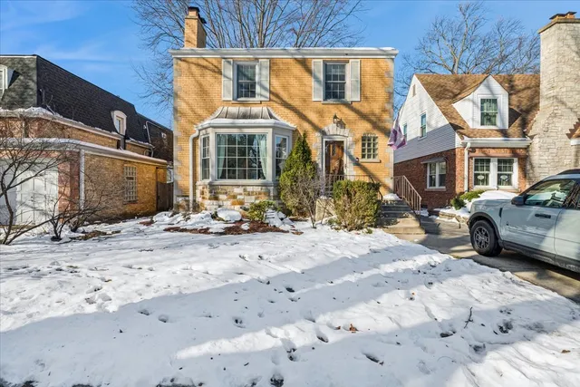 $729,900 | 6770 North Keota Avenue, Chicago, IL 60646