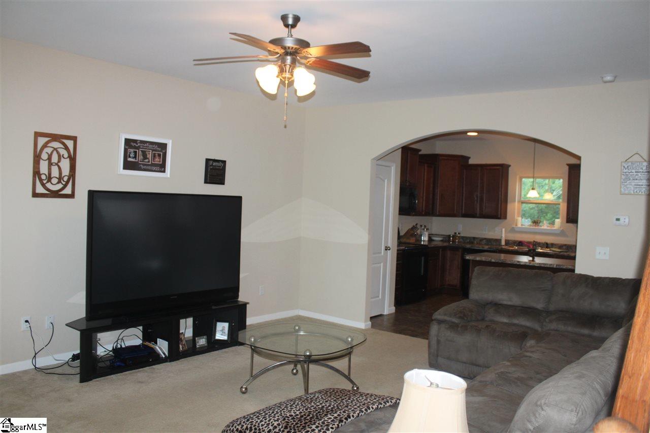 135 Autumn Hill Road Greer, SC 29651 - Photo 3 of 15 Gallery Image 3