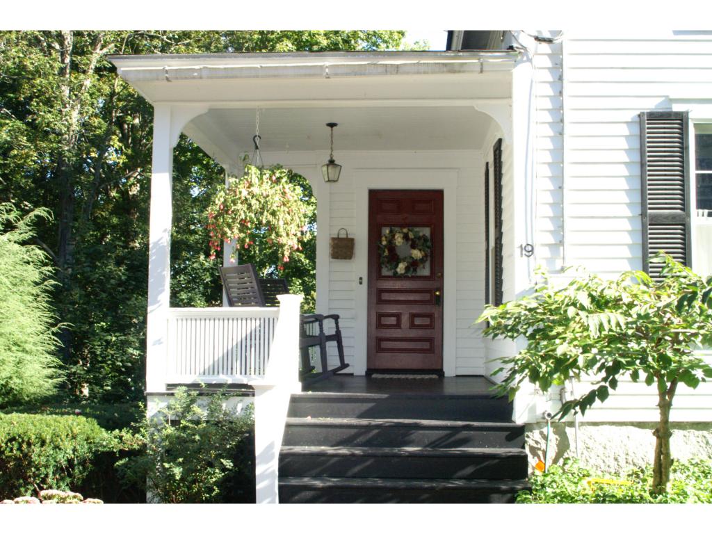 19 Chestnut Court Concord, NH 03301 - Photo 2 of 22