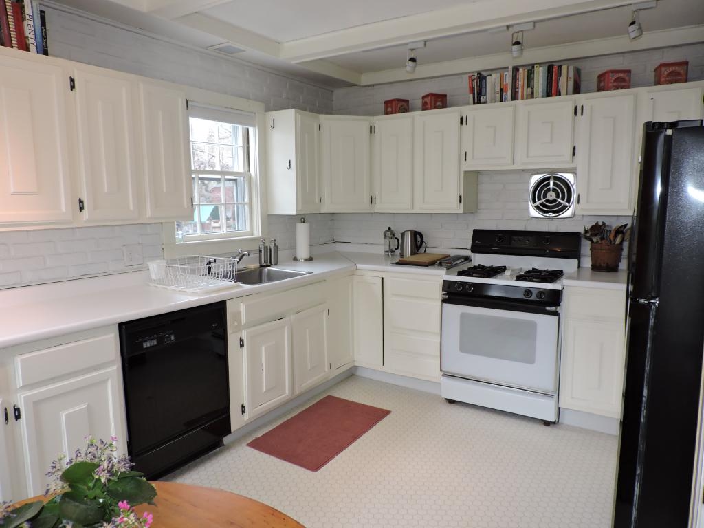 19 Chestnut Court Concord, NH 03301 - Photo 7 of 22