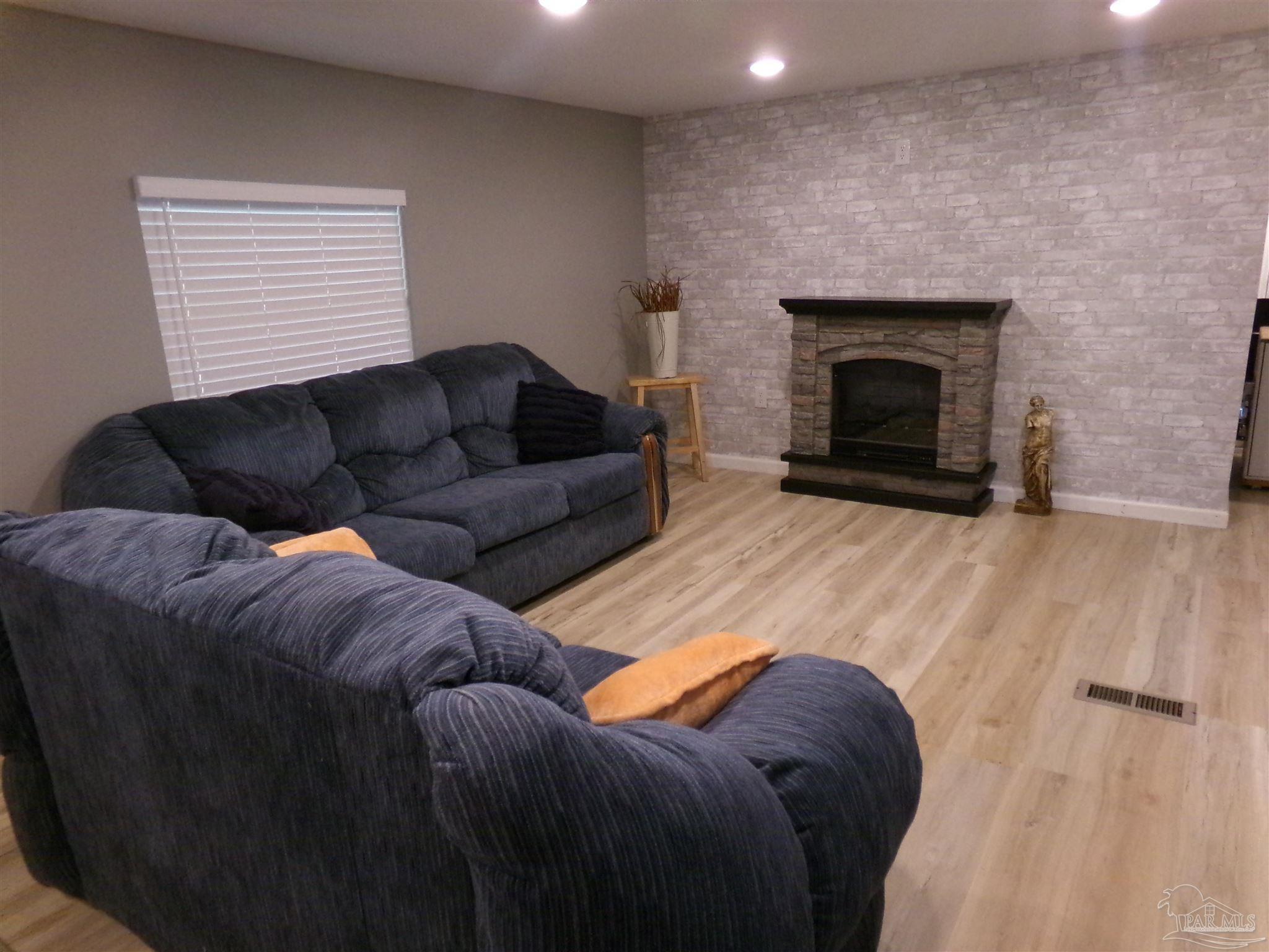 4363 Reinsma Road Milton, FL 32583 - Photo 3 of 20