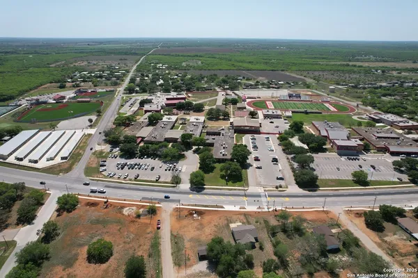 $220,000 | 203 Zanderson Avenue, Jourdanton, TX 78026