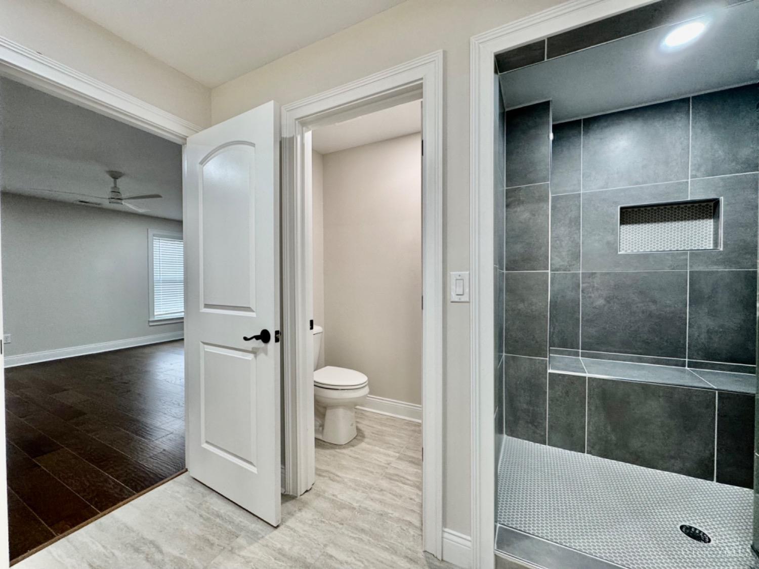 5721 Montgomery Road Cincinnati, OH 45212 - Photo 23 of 37
