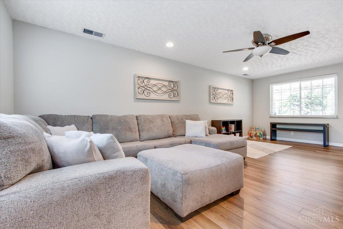 8627 Butler Warren Road West Chester, OH 45069 - Photo 9 of 31 Gallery Image 9