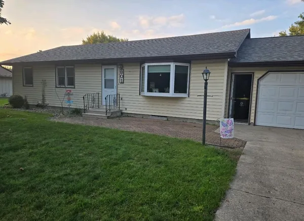 $225,000 | 801 3rd Street Southwest, Wells, MN 56097