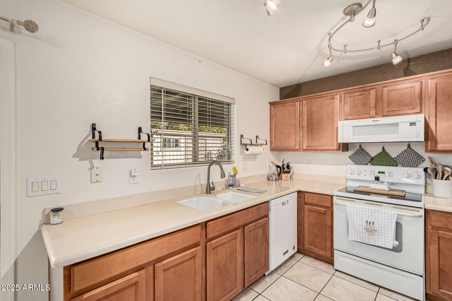 17634 West Hearn Road Surprise, AZ 85388 - Photo 16 of 37 16 Hearn