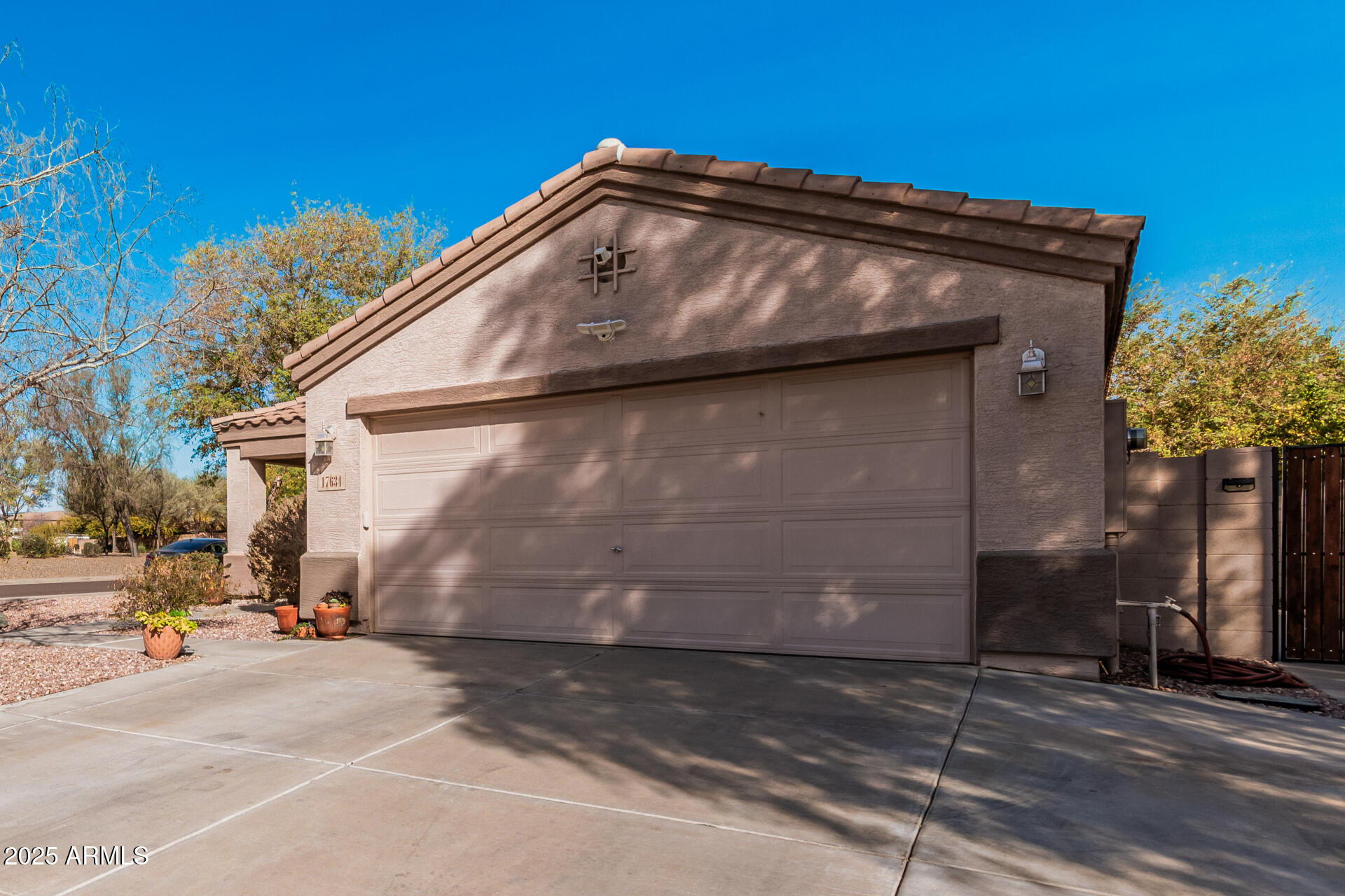 17634 West Hearn Road Surprise, AZ 85388 - Photo 4 of 37 04 Hearn