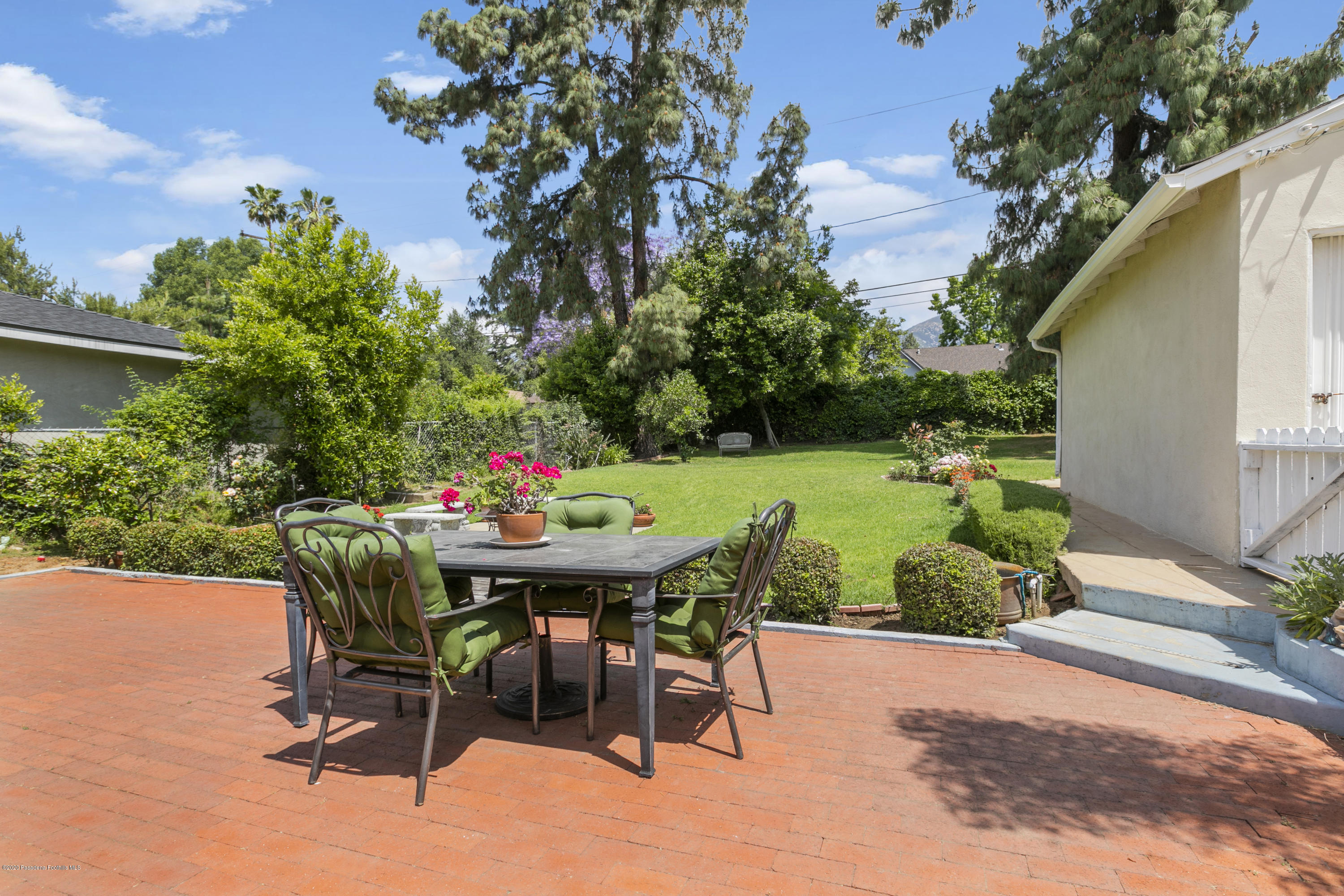 1231 Meadowbrook Road Altadena, CA 91001 - Photo 21 of 25 a patio with table and chairs