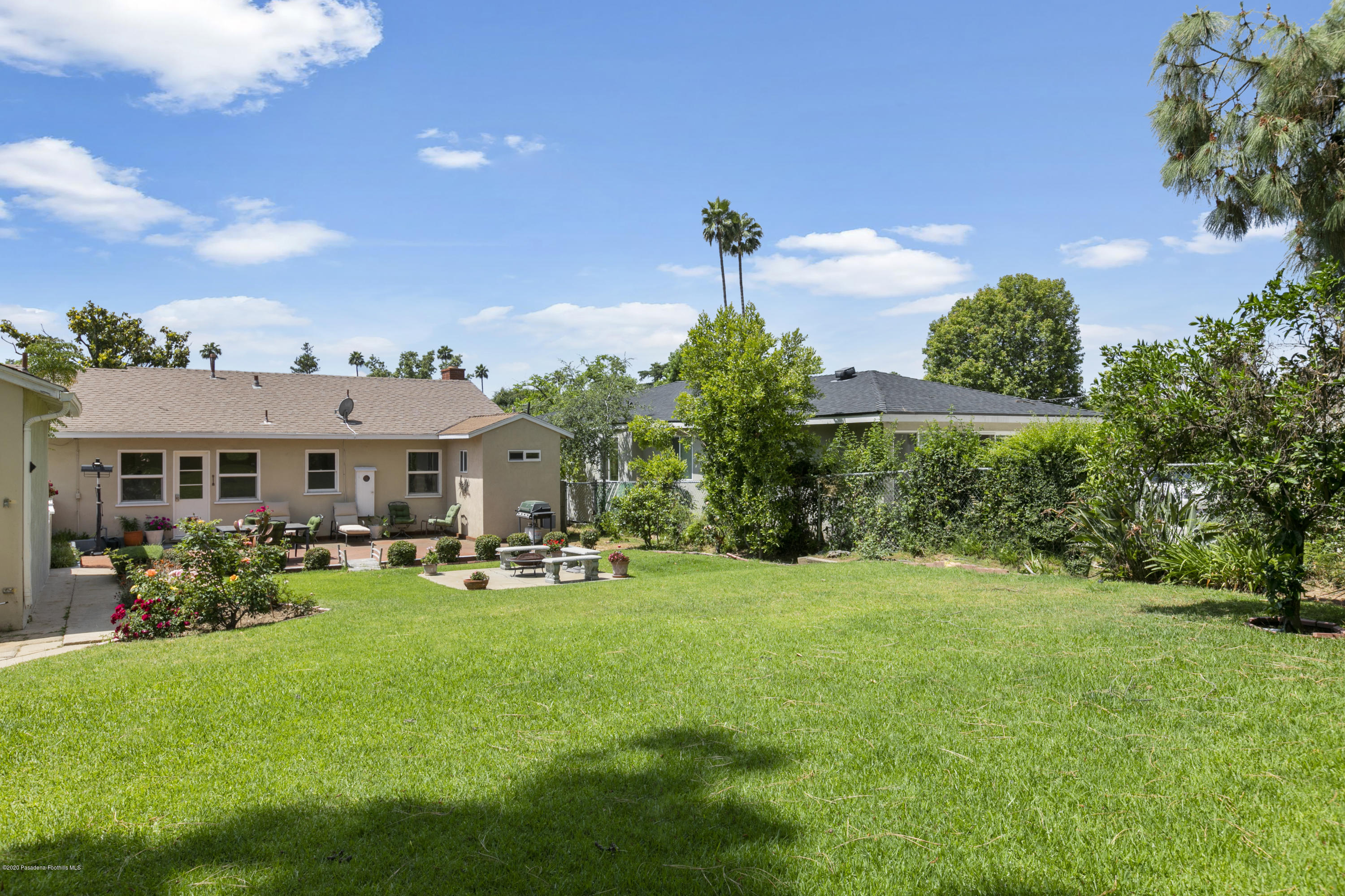 1231 Meadowbrook Road Altadena, CA 91001 - Photo 25 of 25 a front view of a house with garden