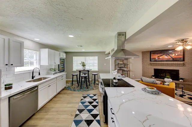 $295,000 | 8511 Honeysuckle, Highlands, TX 77562