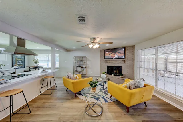 $295,000 | 8511 Honeysuckle, Highlands, TX 77562