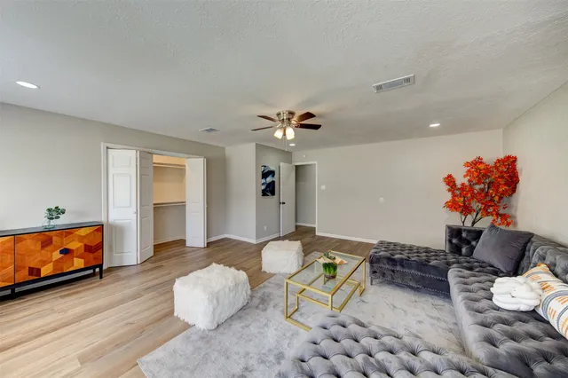 $295,000 | 8511 Honeysuckle, Highlands, TX 77562