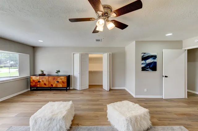 $295,000 | 8511 Honeysuckle, Highlands, TX 77562