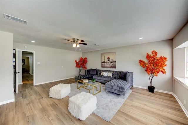 $295,000 | 8511 Honeysuckle, Highlands, TX 77562