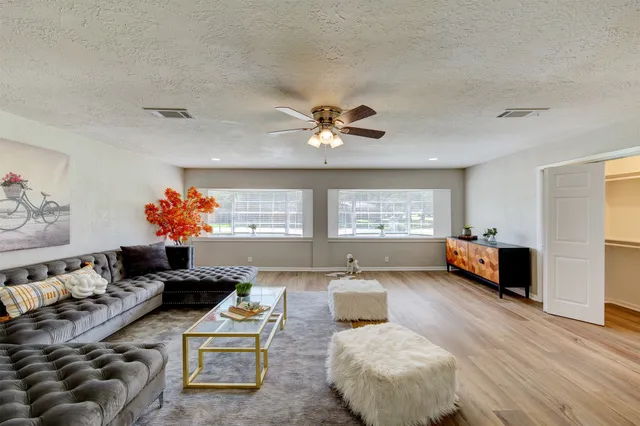 $295,000 | 8511 Honeysuckle, Highlands, TX 77562