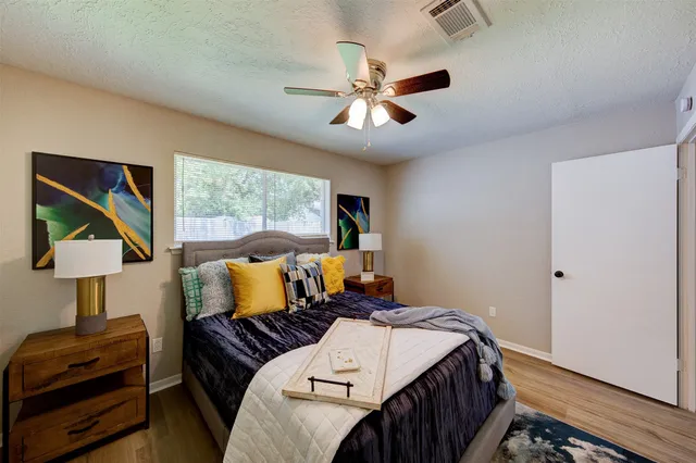 $295,000 | 8511 Honeysuckle, Highlands, TX 77562