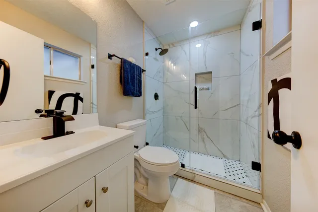 $295,000 | 8511 Honeysuckle, Highlands, TX 77562