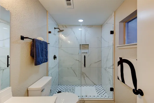 $295,000 | 8511 Honeysuckle, Highlands, TX 77562