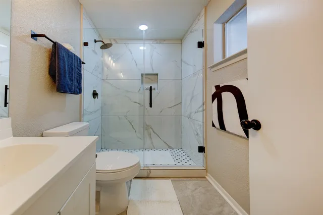 $295,000 | 8511 Honeysuckle, Highlands, TX 77562