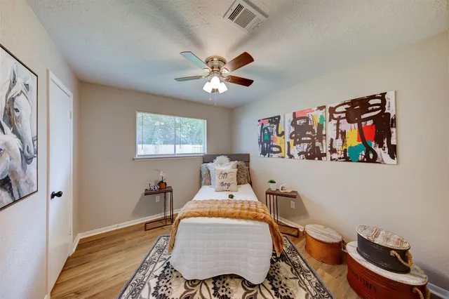 $295,000 | 8511 Honeysuckle, Highlands, TX 77562