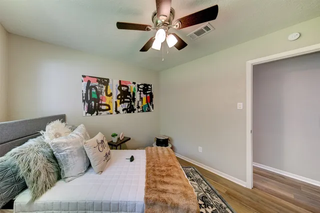 $295,000 | 8511 Honeysuckle, Highlands, TX 77562