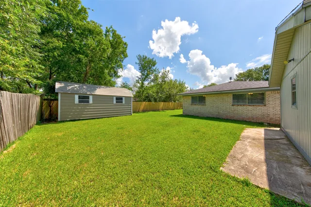 $295,000 | 8511 Honeysuckle, Highlands, TX 77562