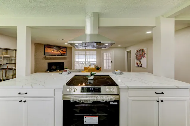 $295,000 | 8511 Honeysuckle, Highlands, TX 77562