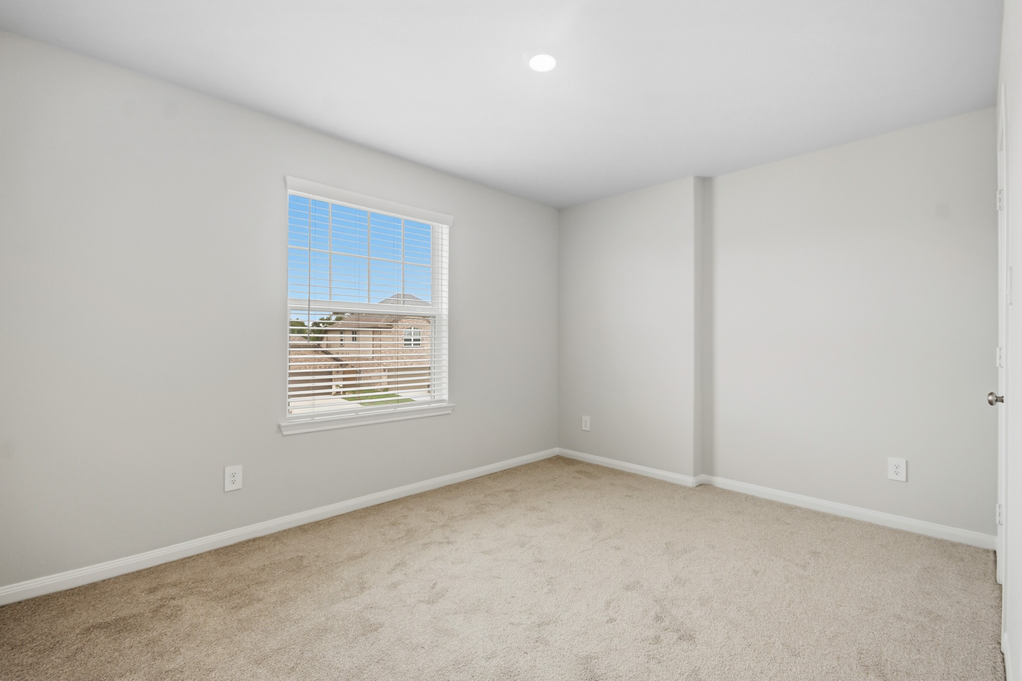 10723 Clfs Vw Drive Rosharon, TX 77583 - Photo 33 of 50 Bedroom #4-This is the 3rd bedroom upstairs.