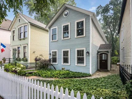 $1,250,000 | 333 West Menomonee Street, Chicago, IL 60614