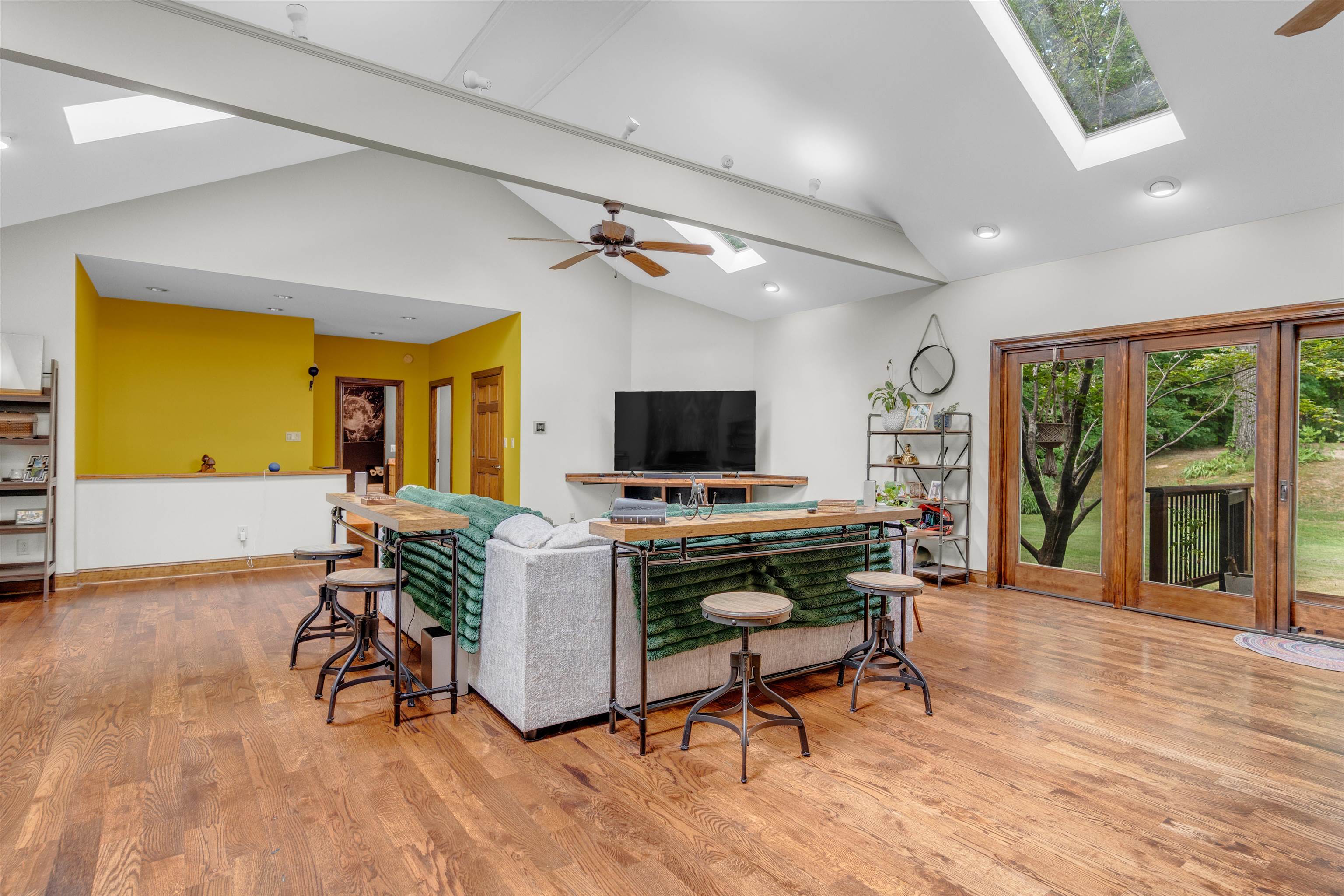 115 Westwood Cove Ripley, TN 38063 - Photo 18 of 40 a living room with furniture and a flat screen tv