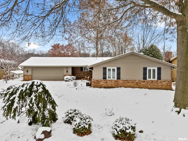 $314,900 | 1912 Highwood Avenue, Pekin, IL 61554