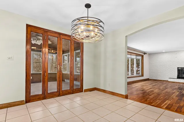 $314,900 | 1912 Highwood Avenue, Pekin, IL 61554