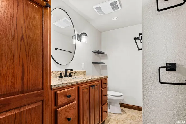 $314,900 | 1912 Highwood Avenue, Pekin, IL 61554