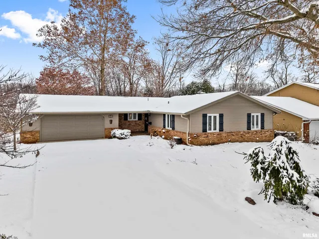 $314,900 | 1912 Highwood Avenue, Pekin, IL 61554