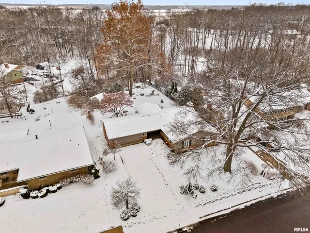 $314,900 | 1912 Highwood Avenue, Pekin, IL 61554
