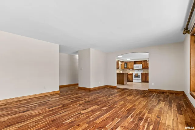 $314,900 | 1912 Highwood Avenue, Pekin, IL 61554