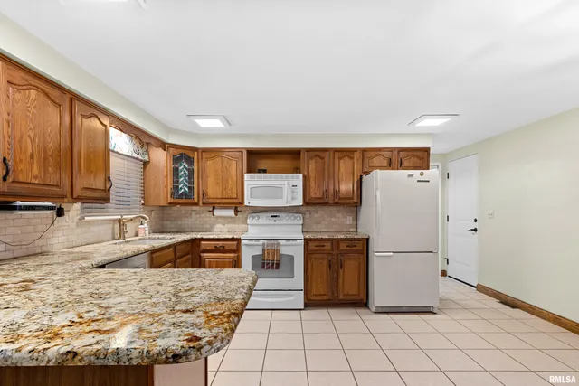 $314,900 | 1912 Highwood Avenue, Pekin, IL 61554