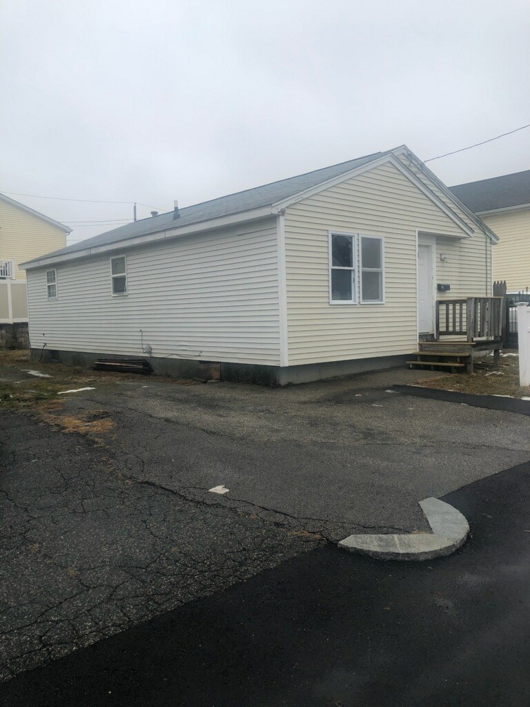 13 Halton Street Providence, RI 02907 - Photo 2 of 8 Spacious parking