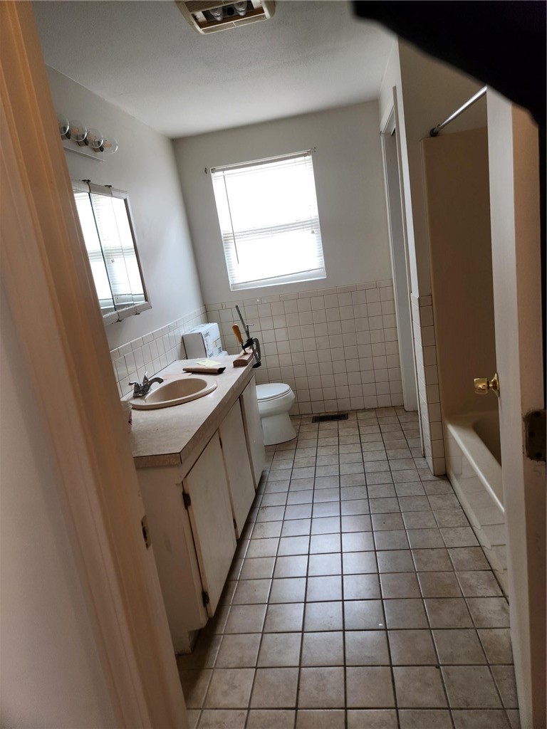 13 Halton Street Providence, RI 02907 - Photo 5 of 8 Bathroom