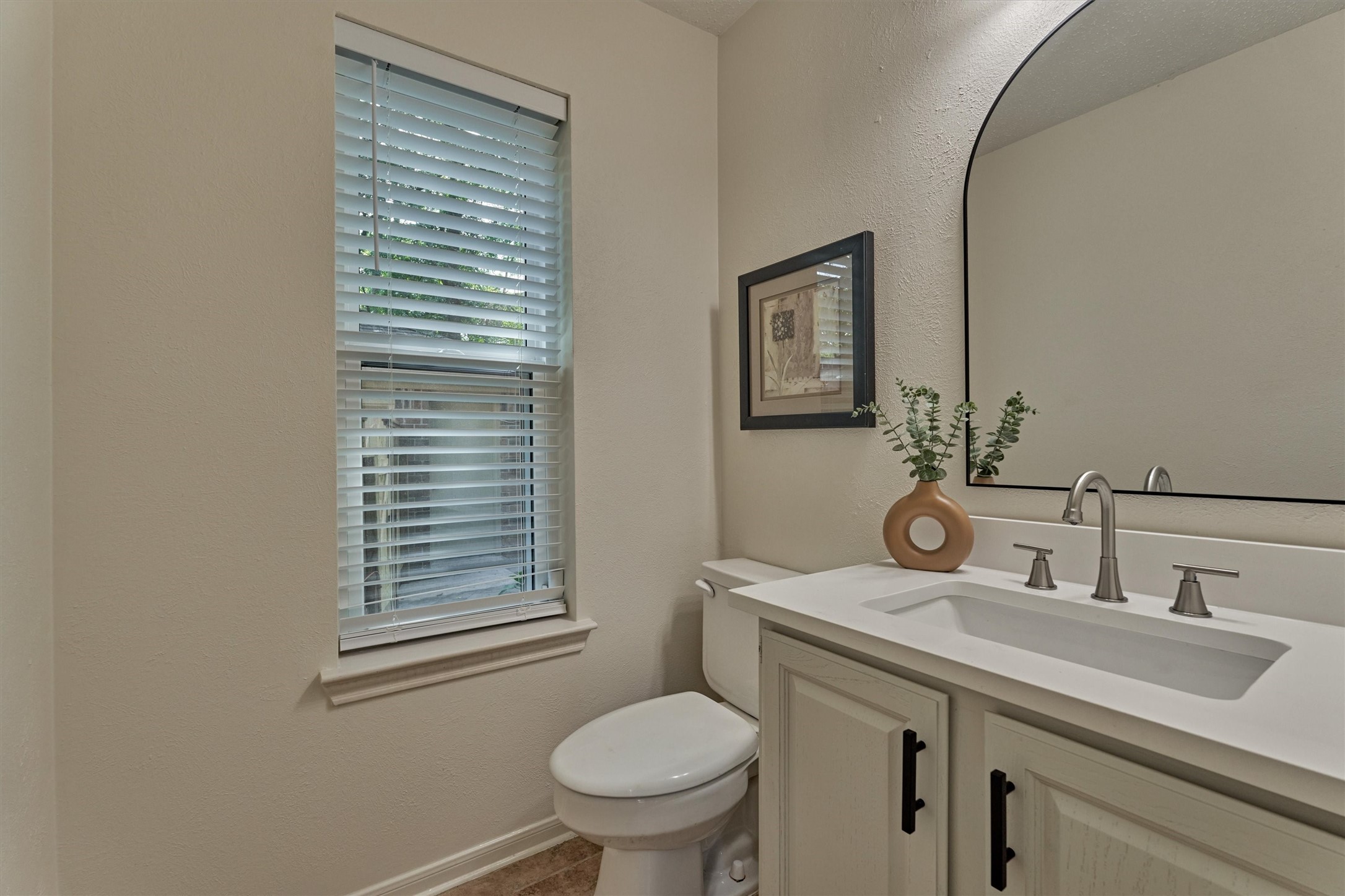 71 Breezy Point Place Spring, TX 77381 - Photo 21 of 40 Half Bath next to Kitchen for convenience. Updated with quartz counters and stylish finishes.