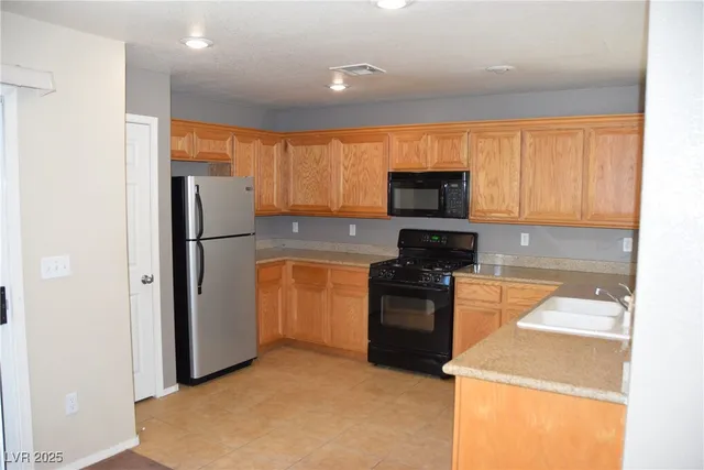 $1,950 | 8148 Finch Feather Street, Las Vegas, NV 89143