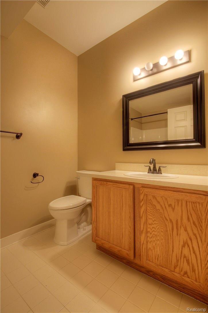 11720 Farmington Road, Unit 20 Livonia, MI 48150 - Photo 18 of 27 930A3401_2_3.jpg