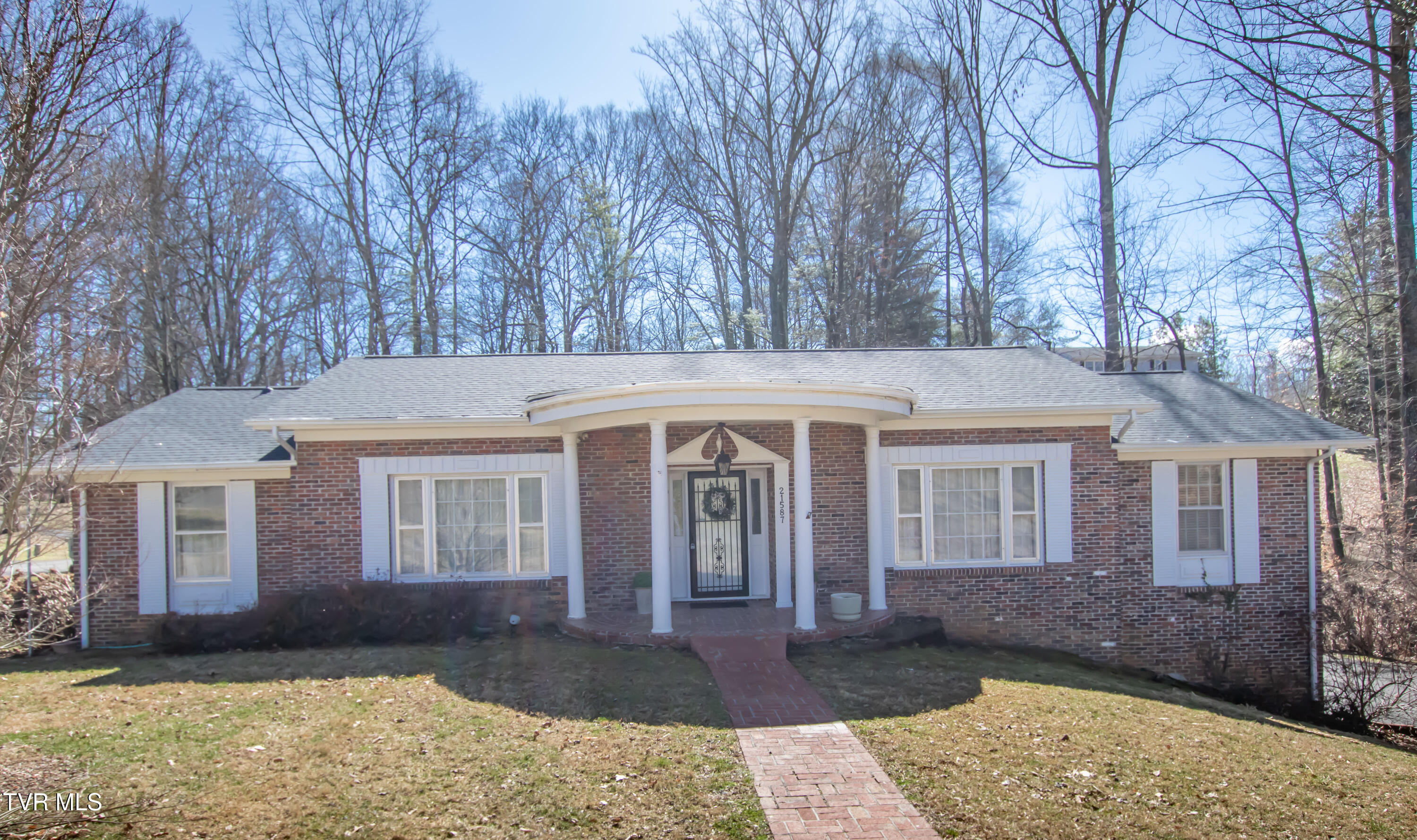 21587 Plantation Road Bristol, VA 24202 - Photo 1 of 55 Front