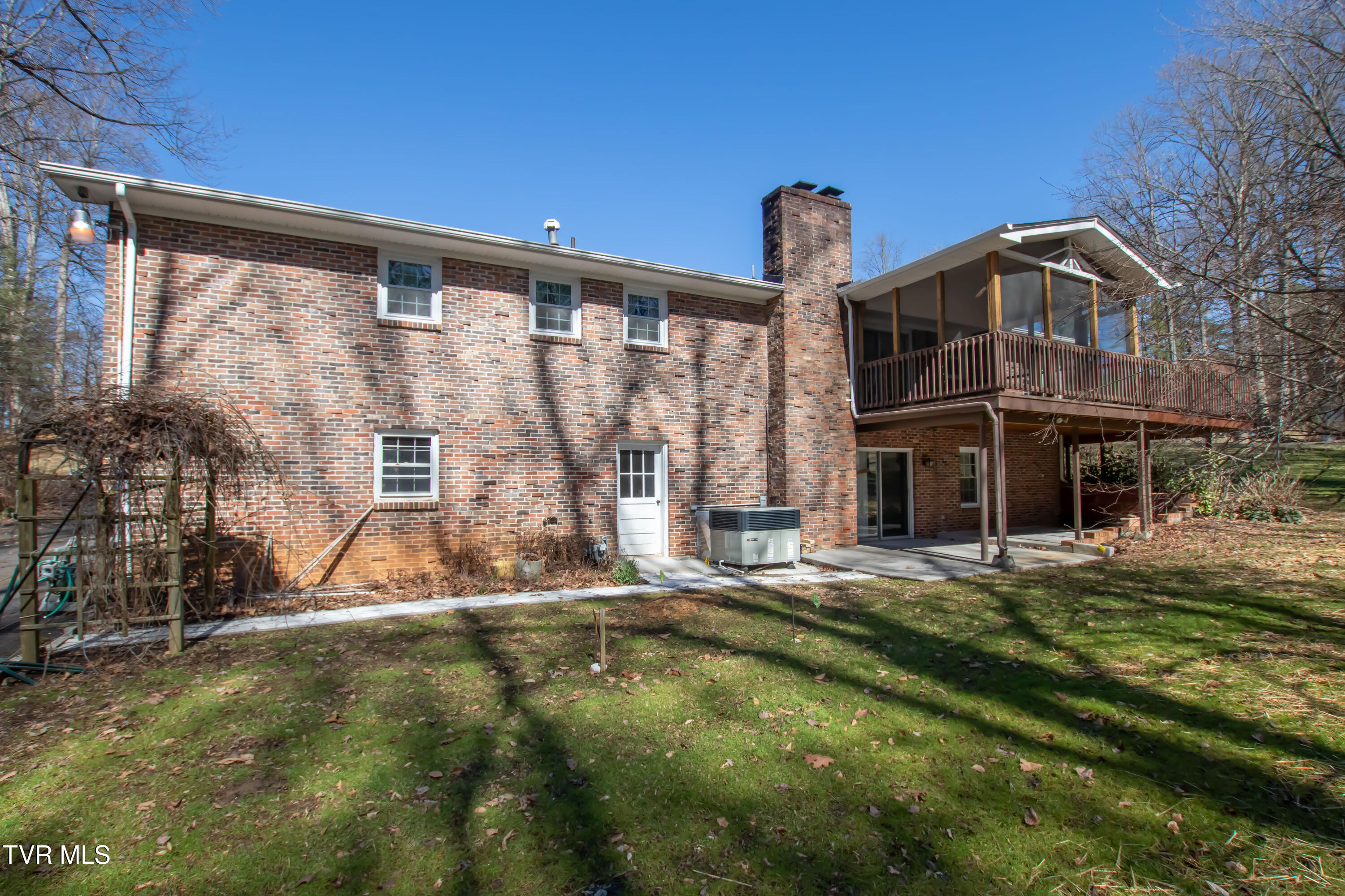 21587 Plantation Road Bristol, VA 24202 - Photo 13 of 55 Plantation Two-14